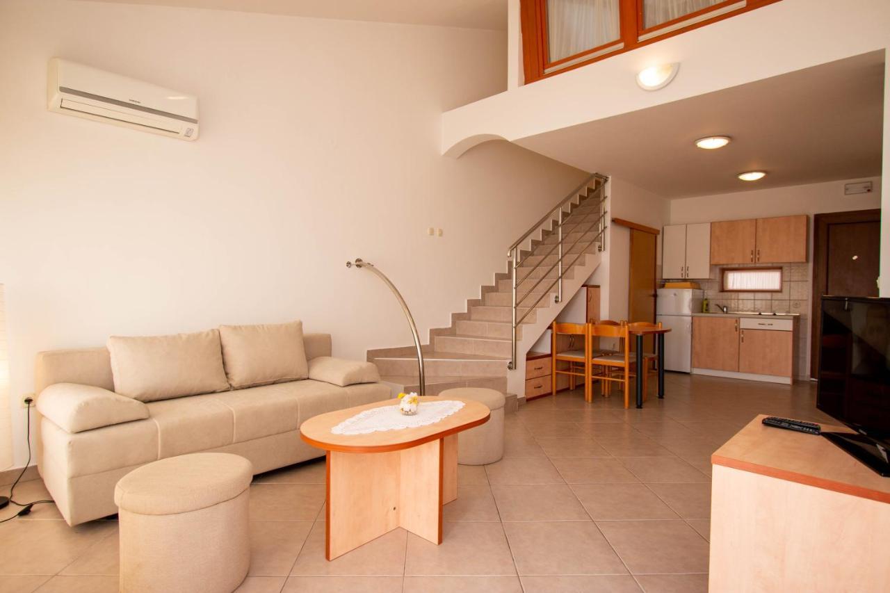 Apartments Matas Sukošan Buitenkant foto